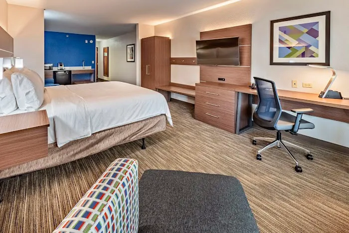 Holiday Inn Express & Suites Lake Zurich-Barrington by IHG 4
