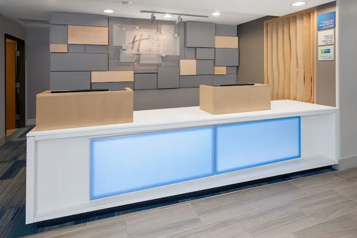 Holiday Inn Express & Suites Lake Zurich-Barrington by IHG 4