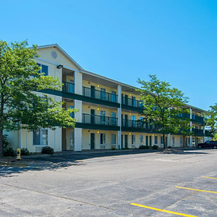 HomeTowne Studios Chicago - Waukegan 4