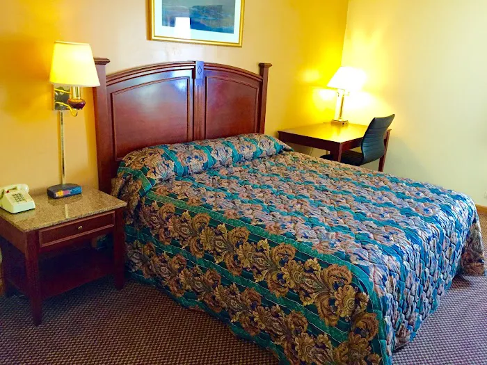 Executive Inn and Suites 4