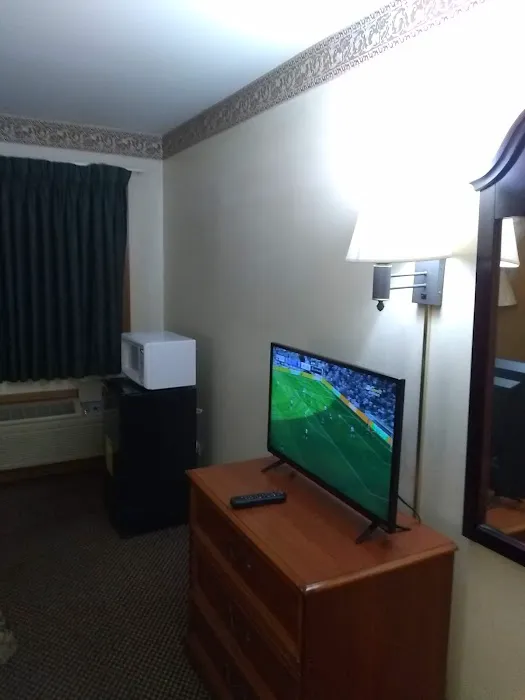 Executive Inn and Suites 4