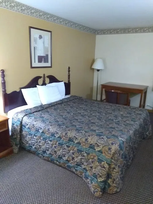 Executive Inn and Suites 4