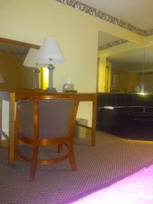Executive Inn and Suites 4