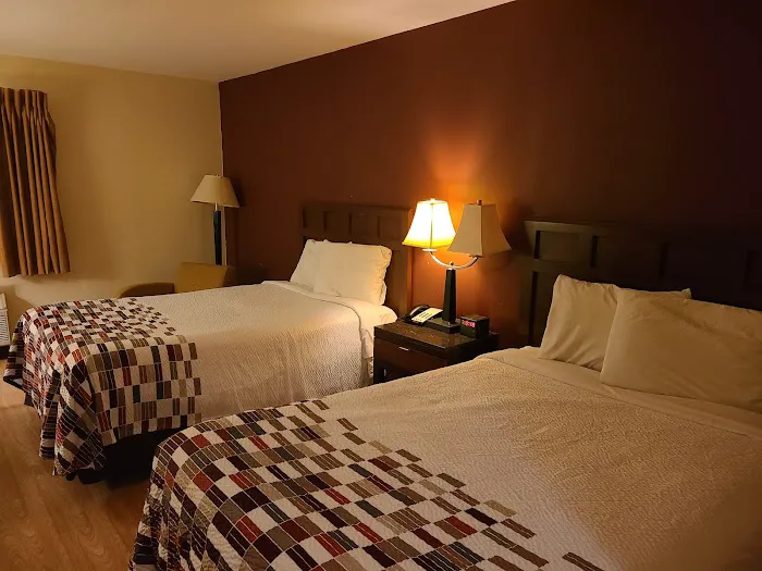 Howard Johnson by Wyndham Waukegan Great Lakes 4