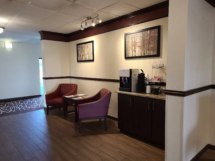 Howard Johnson by Wyndham Waukegan Great Lakes 4