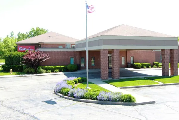 Howard Johnson by Wyndham Waukegan Great Lakes 4