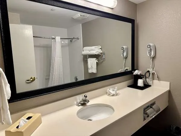 La Quinta Inn & Suites by Wyndham Bannockburn-Deerfield 4