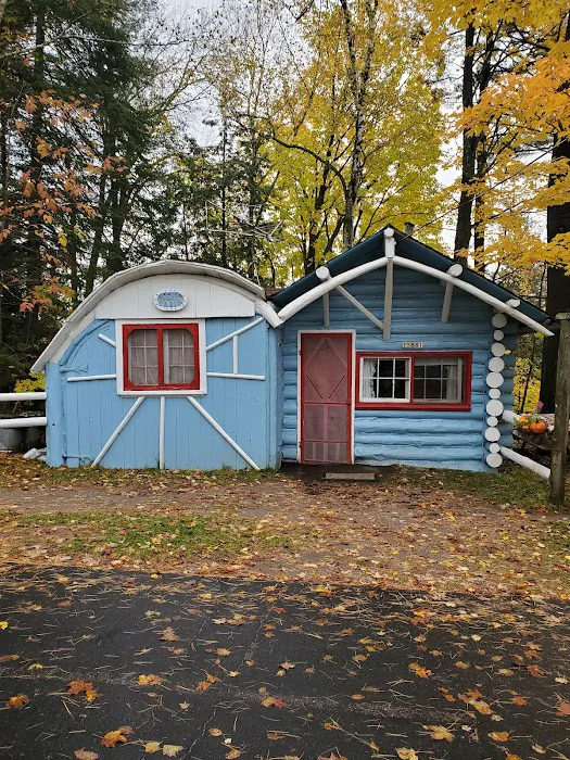 Camp Lake Resort 4