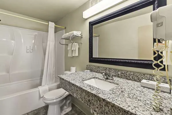 Quality Inn & Suites Green Bay Downtown 4