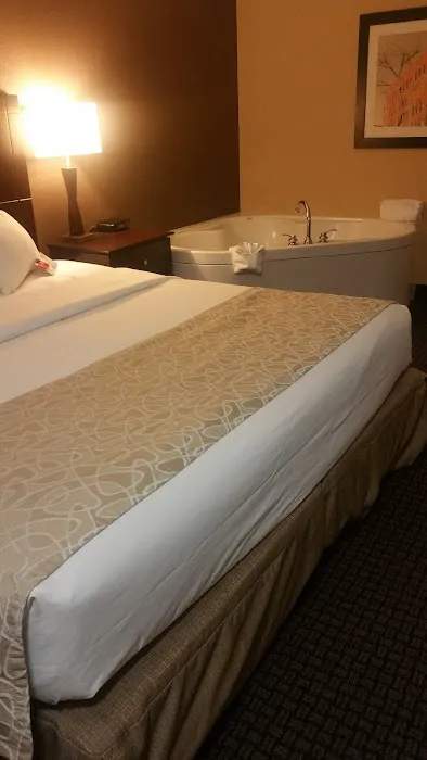 Ramada Plaza by Wyndham Green Bay 4