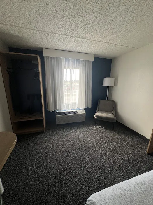 Spark by Hilton Green Bay 4