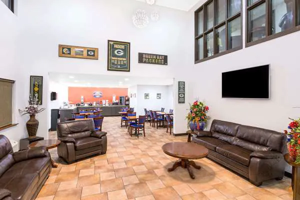 Baymont by Wyndham Green Bay 4