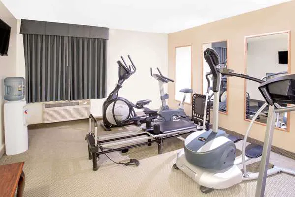 Baymont by Wyndham Green Bay 4