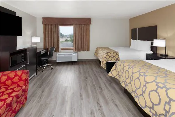 Baymont by Wyndham Green Bay 4