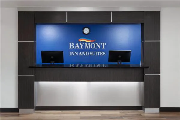 Baymont by Wyndham Green Bay 4