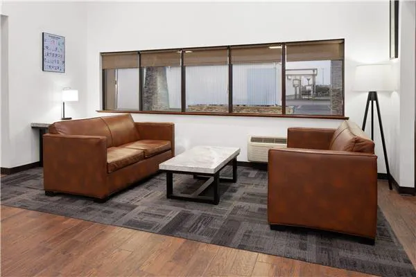 Baymont by Wyndham Green Bay 4