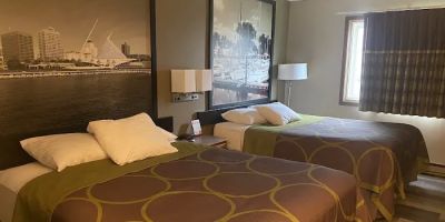 Super 8 by Wyndham Green Bay Near Stadium