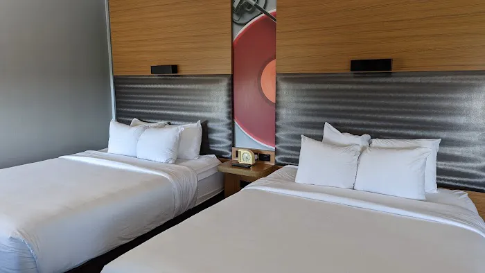 Aloft Green Bay 4