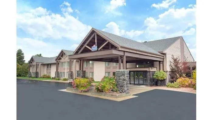 AmericInn Lodge & Suites Black River Falls 4