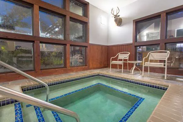 AmericInn Lodge & Suites Black River Falls 4
