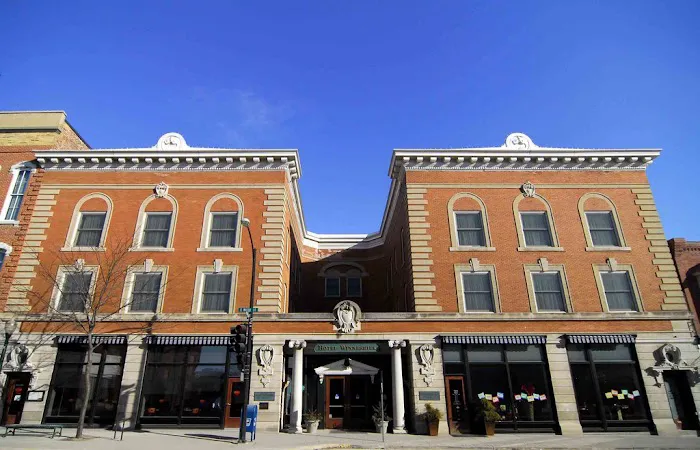 Hotel Winneshiek 4