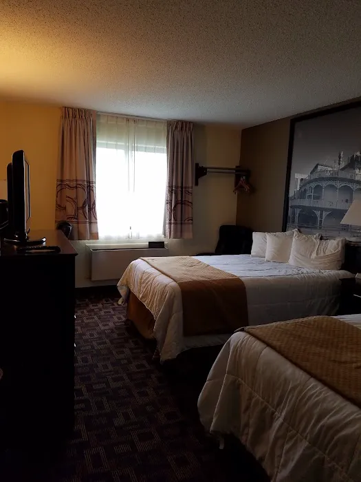 Super 8 by Wyndham Decorah 4