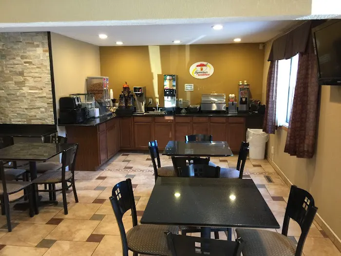 Super 8 by Wyndham Decorah 4