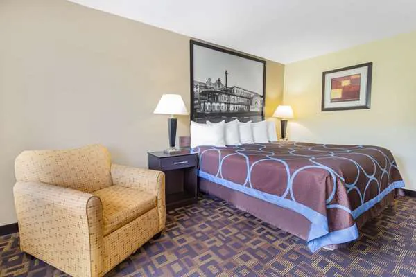 Super 8 by Wyndham Decorah 4