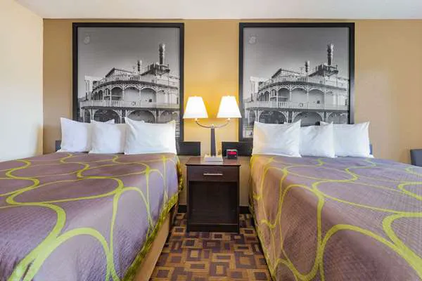 Super 8 by Wyndham Decorah 4
