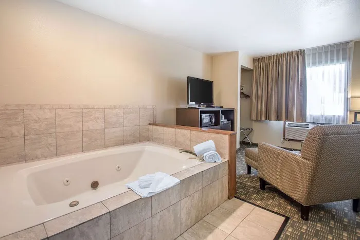 Quality Inn & Suites Decorah 4