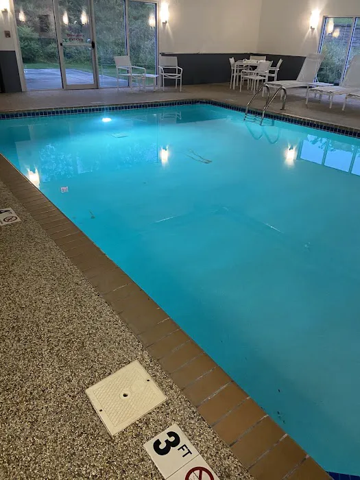 Country Inn & Suites by Radisson, Decorah, IA 4