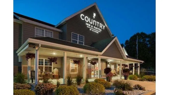 Country Inn & Suites by Radisson, Decorah, IA 4
