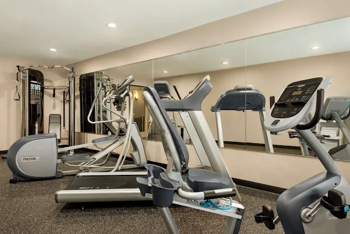 Country Inn & Suites by Radisson, Decorah, IA 4