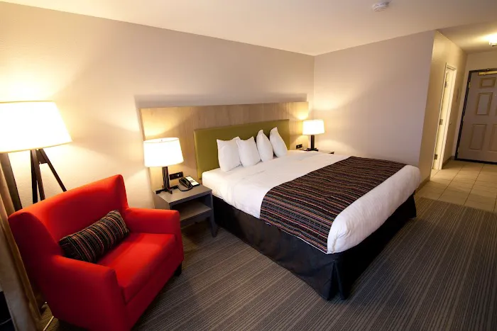 Country Inn & Suites by Radisson, Decorah, IA 4