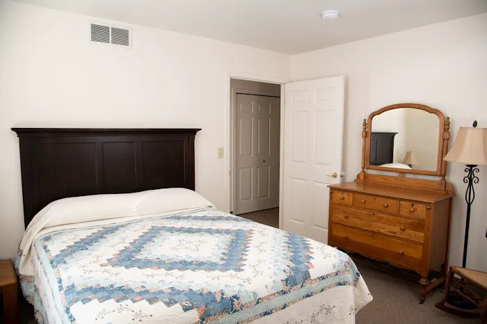 Cottage House Inn 4