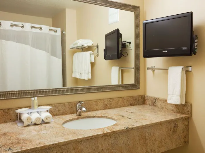 Holiday Inn Express & Suites Winona by IHG 4