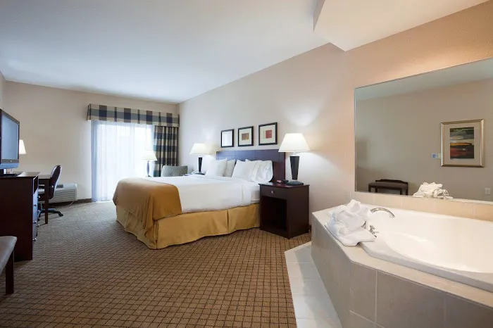 Holiday Inn Express & Suites Winona by IHG 4