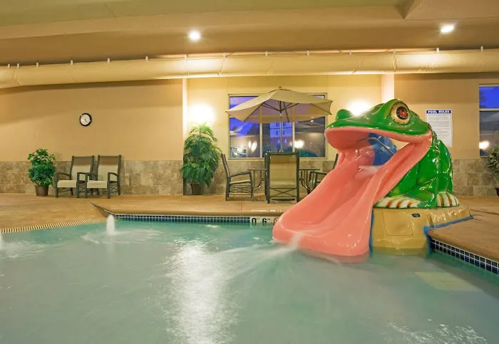 Holiday Inn Express & Suites Winona by IHG 4