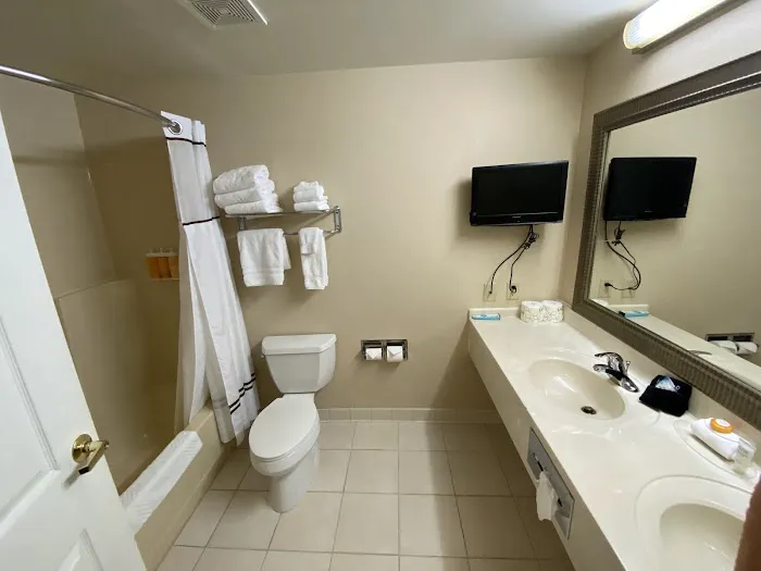 The Plaza Hotel & Suites- Winona 4