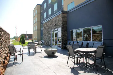 Fairfield Inn & Suites Winona 4
