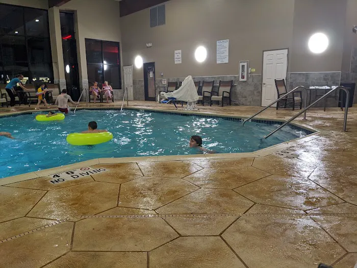 Express Suites Riverport- Conference and Event Center 4