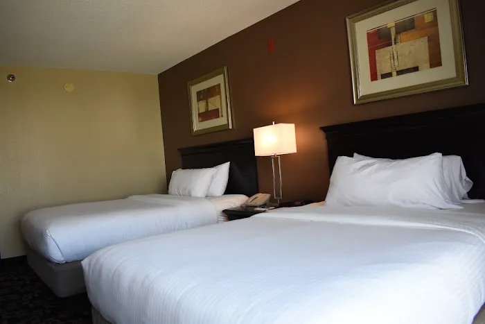 Express Suites Riverport- Conference and Event Center 4