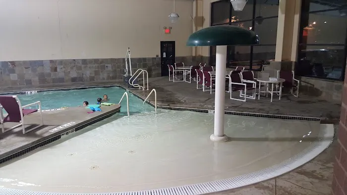 Ramada by Wyndham Bettendorf 4