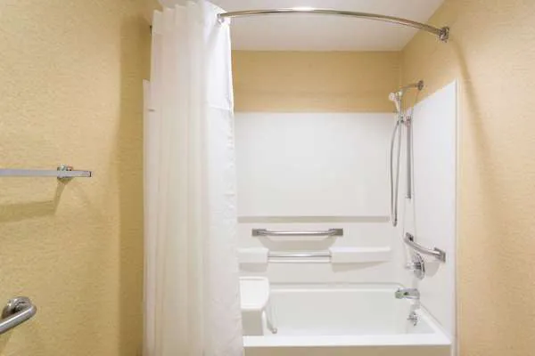 Ramada by Wyndham Bettendorf 4