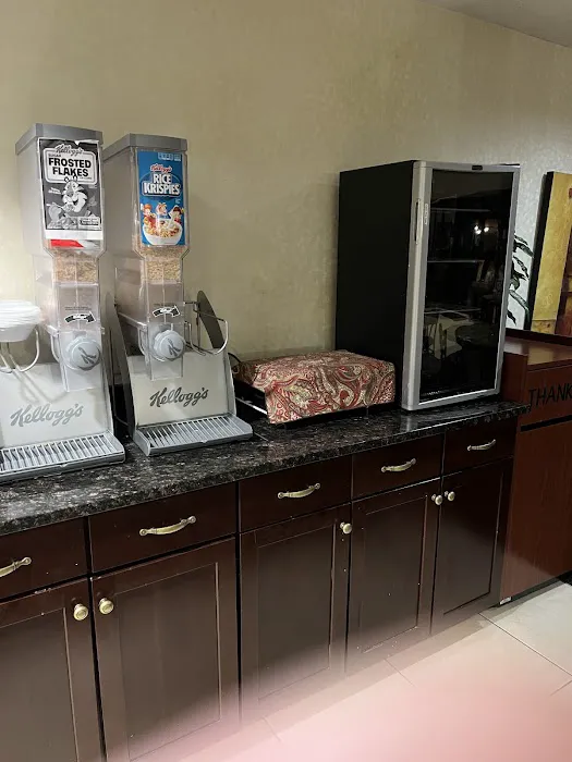 Ramada by Wyndham Bettendorf 4