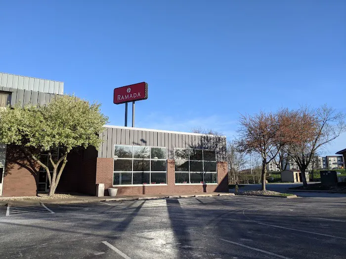 Ramada by Wyndham Bettendorf 4