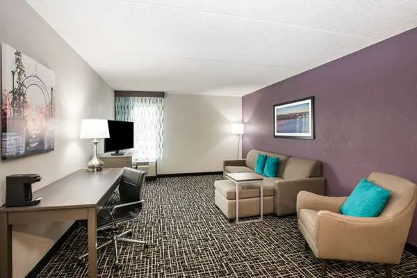 La Quinta Inn by Wyndham Davenport & Conference Center 4