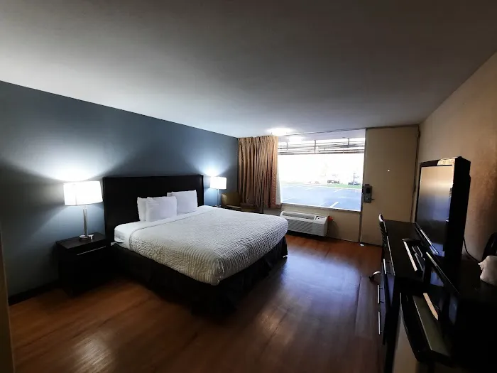 Americas Best Value Inn Moline 4
