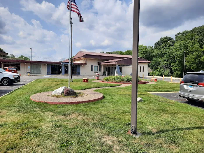 Americas Best Value Inn Moline 4