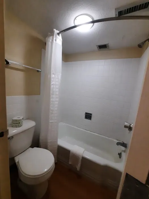 Americas Best Value Inn Moline 4